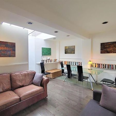 Stylish Apartment Near Carnaby Street, Sleeps 4. London Eksteriør billede