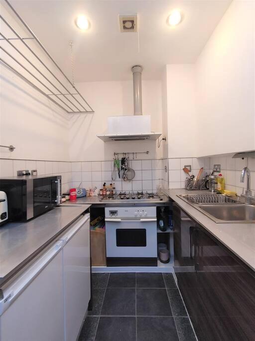 Stylish Apartment Near Carnaby Street, Sleeps 4. London Eksteriør billede