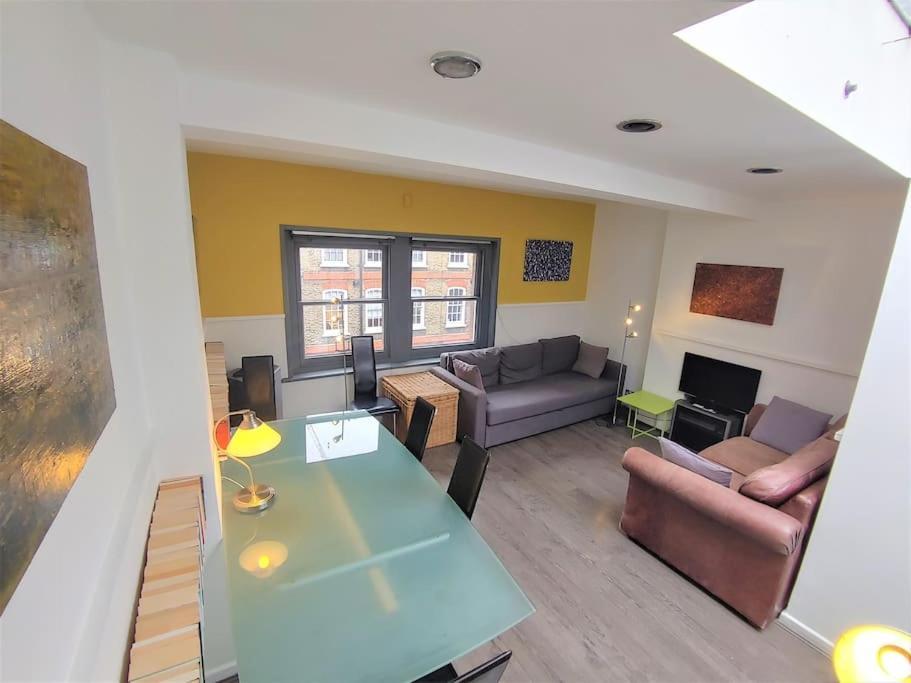 Stylish Apartment Near Carnaby Street, Sleeps 4. London Eksteriør billede
