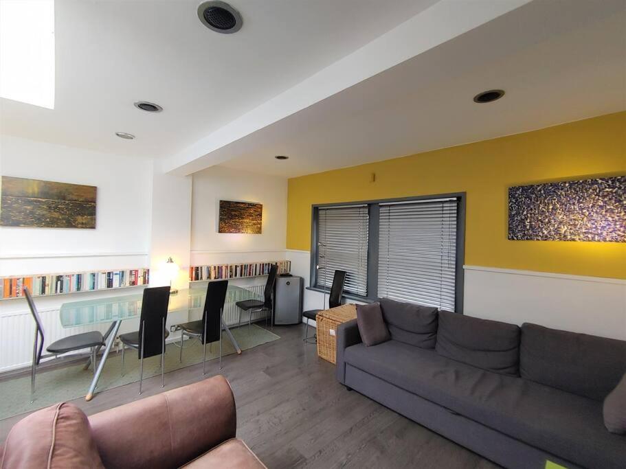 Stylish Apartment Near Carnaby Street, Sleeps 4. London Eksteriør billede