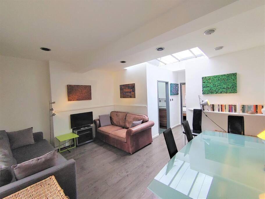 Stylish Apartment Near Carnaby Street, Sleeps 4. London Eksteriør billede