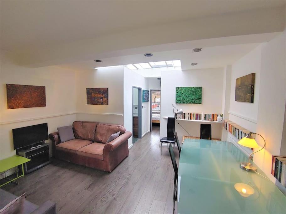 Stylish Apartment Near Carnaby Street, Sleeps 4. London Eksteriør billede